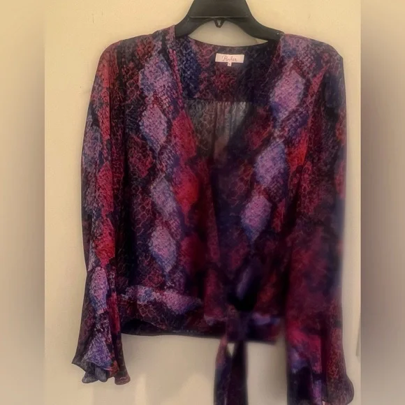 Parker “Isabella” snake print faux wrap bell sleeve top, reds/blues XS - Picture 2 of 4